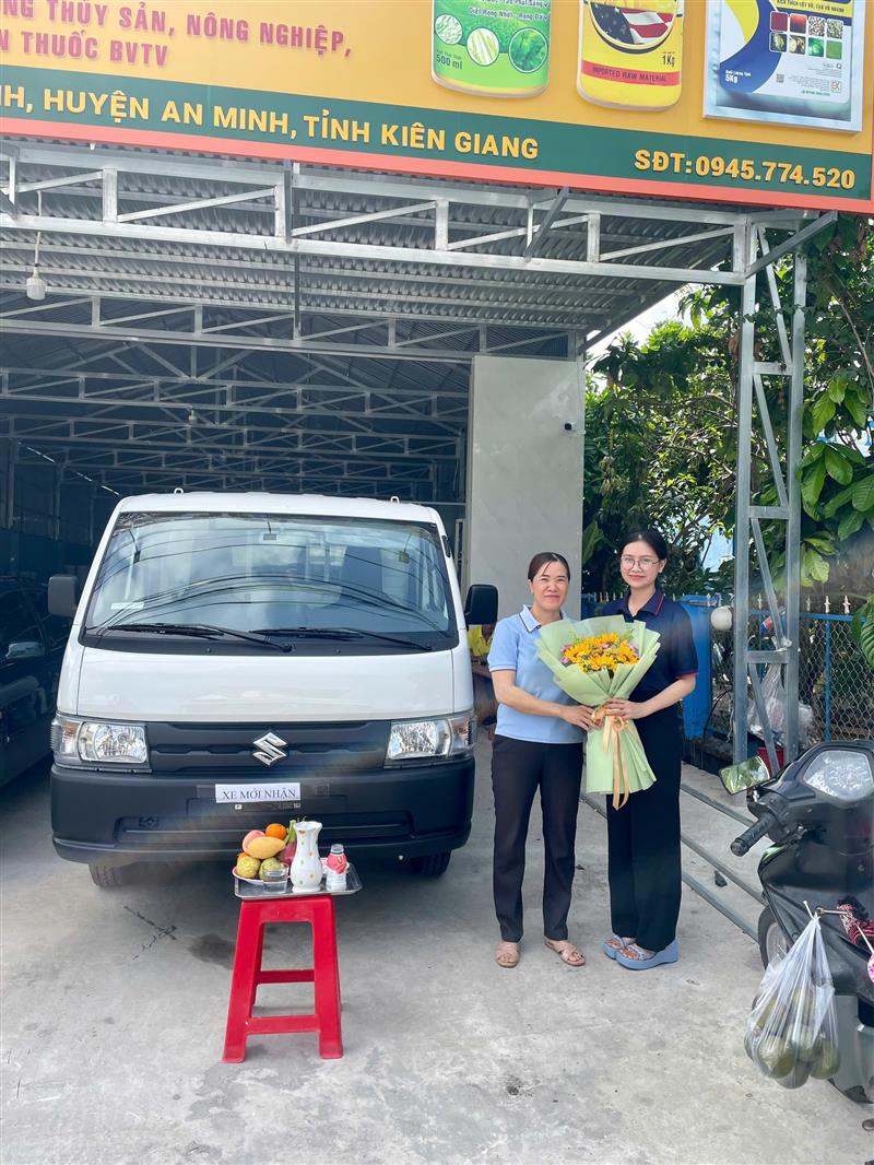 GIAO SUZUKI THÙNG LỬNG CHO KHÁCH CHỞ PHÂN BÓN