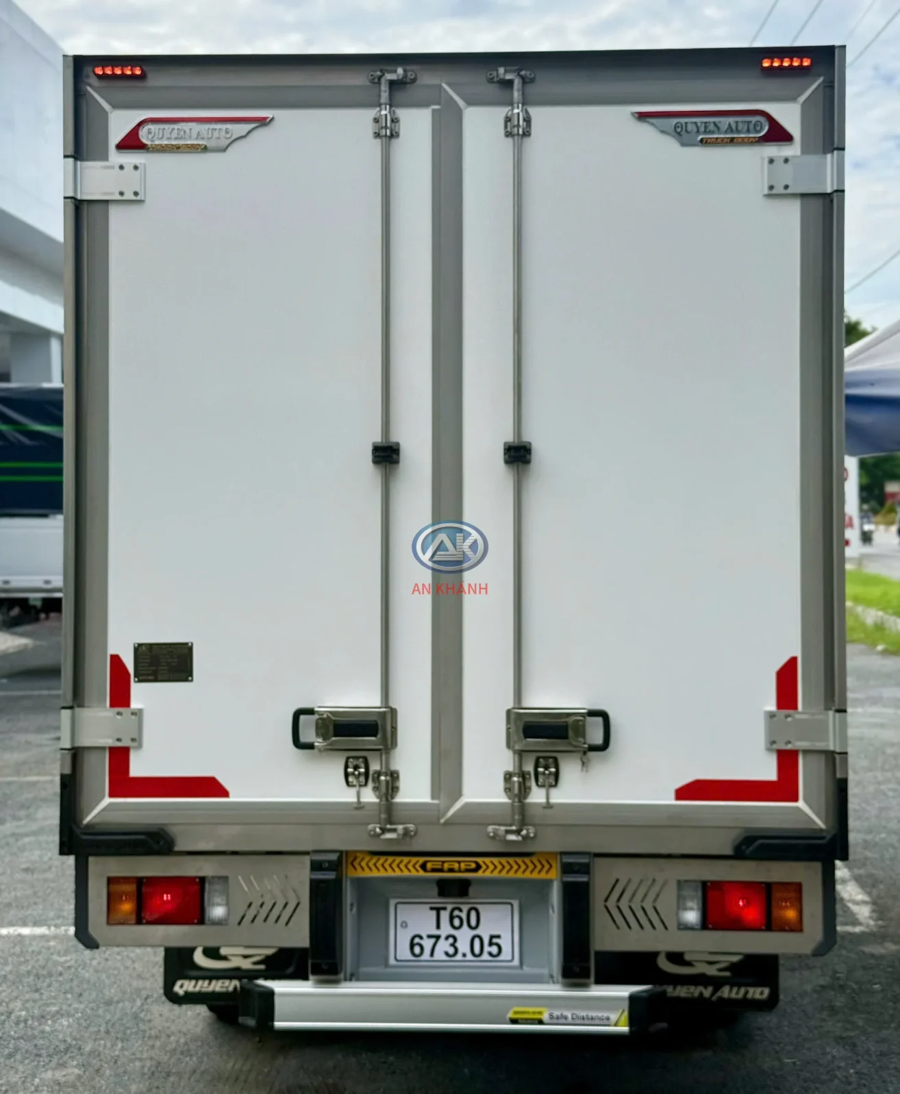 ISUZU QKR 270 ĐÔNG LẠNH QUYỀN AUTO Ngoại thất 2