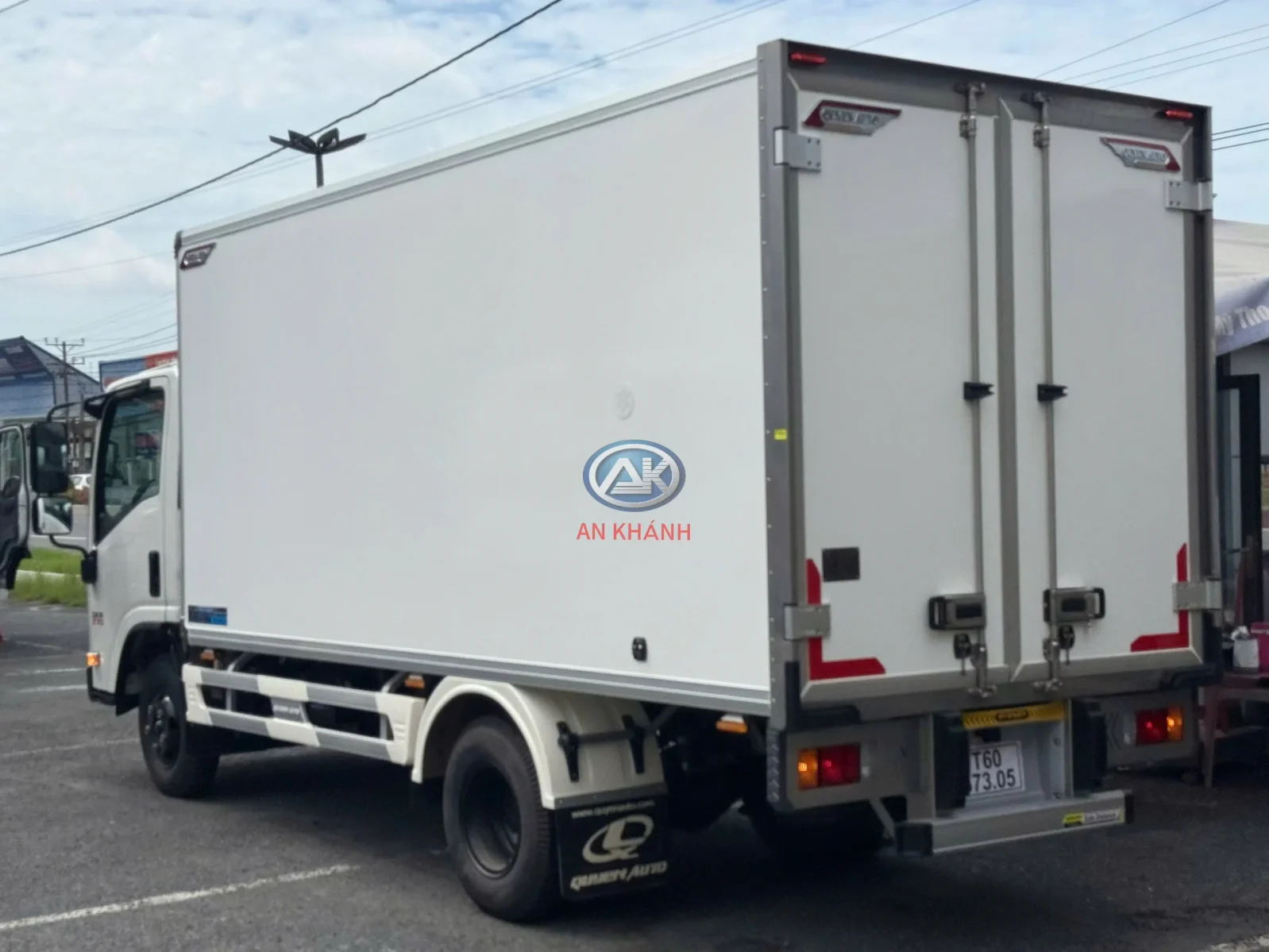 ISUZU QKR 270 ĐÔNG LẠNH QUYỀN AUTO Ngoại thất 3