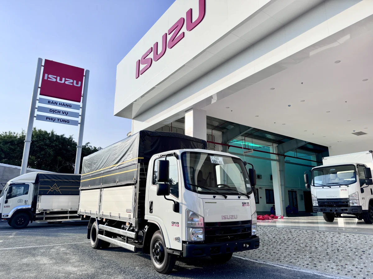 ISUZU QKR 210 THÙNG BẠT BỬNG NHÔM GARAGE LƯỢM Ngoại thất 2