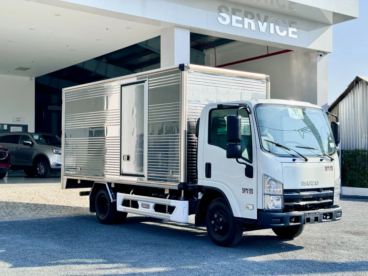 ISUZU QKR 210 THÙNG KÍN VÁCH ĐÚC GARAGE LƯỢM Ngoại thất 2