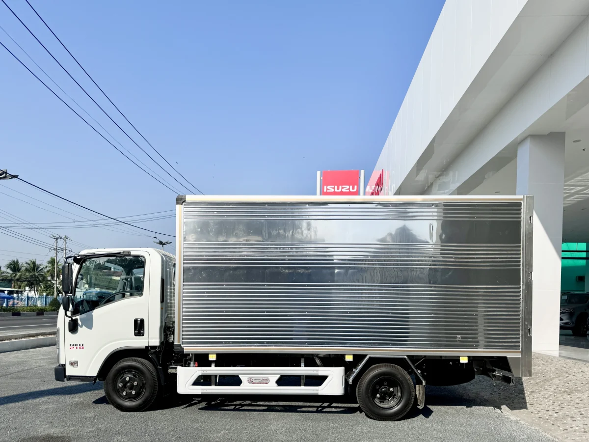 ISUZU QKR 210 THÙNG KÍN VÁCH ĐÚC GARAGE LƯỢM Ngoại thất 5