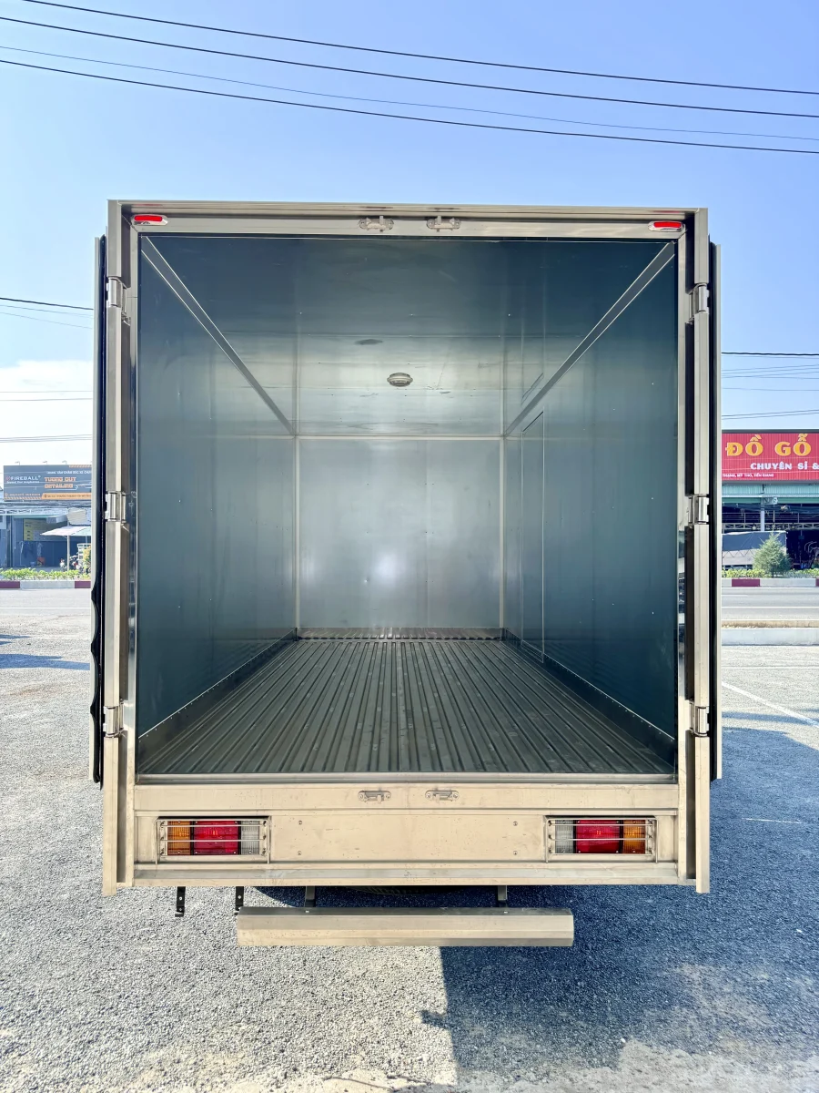 ISUZU QKR 210 THÙNG KÍN VÁCH ĐÚC GARAGE LƯỢM Ngoại thất 7