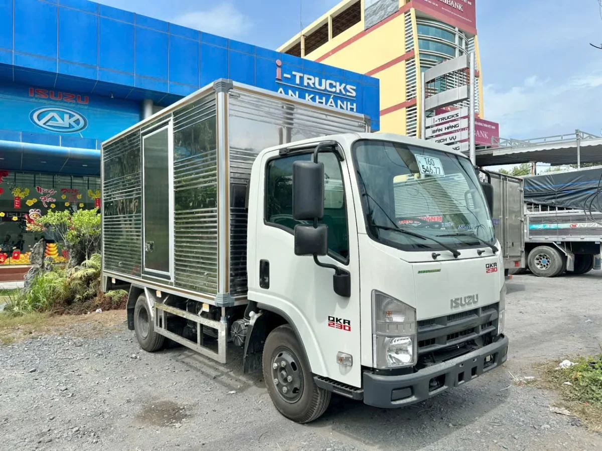 ISUZU QKR 230 THÙNG KÍN VÁCH ĐÚC GARAGE LƯỢM Ngoại thất 1