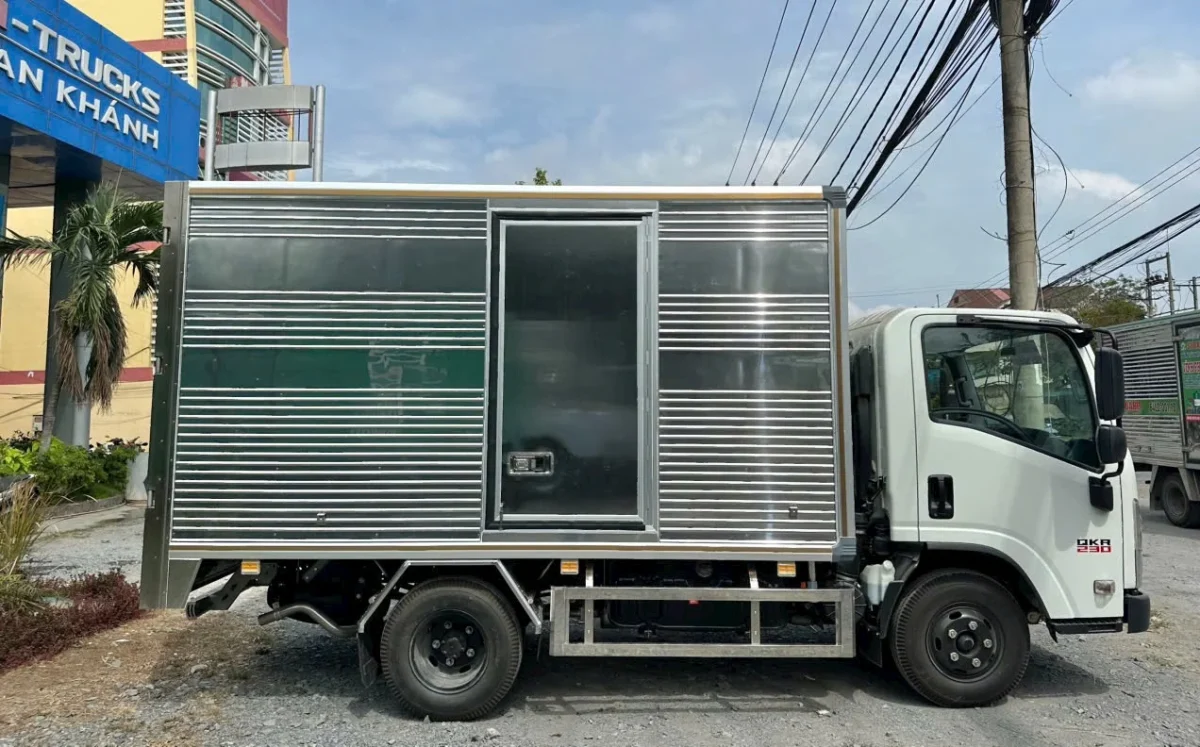 ISUZU QKR 230 THÙNG KÍN VÁCH ĐÚC GARAGE LƯỢM Ngoại thất 2