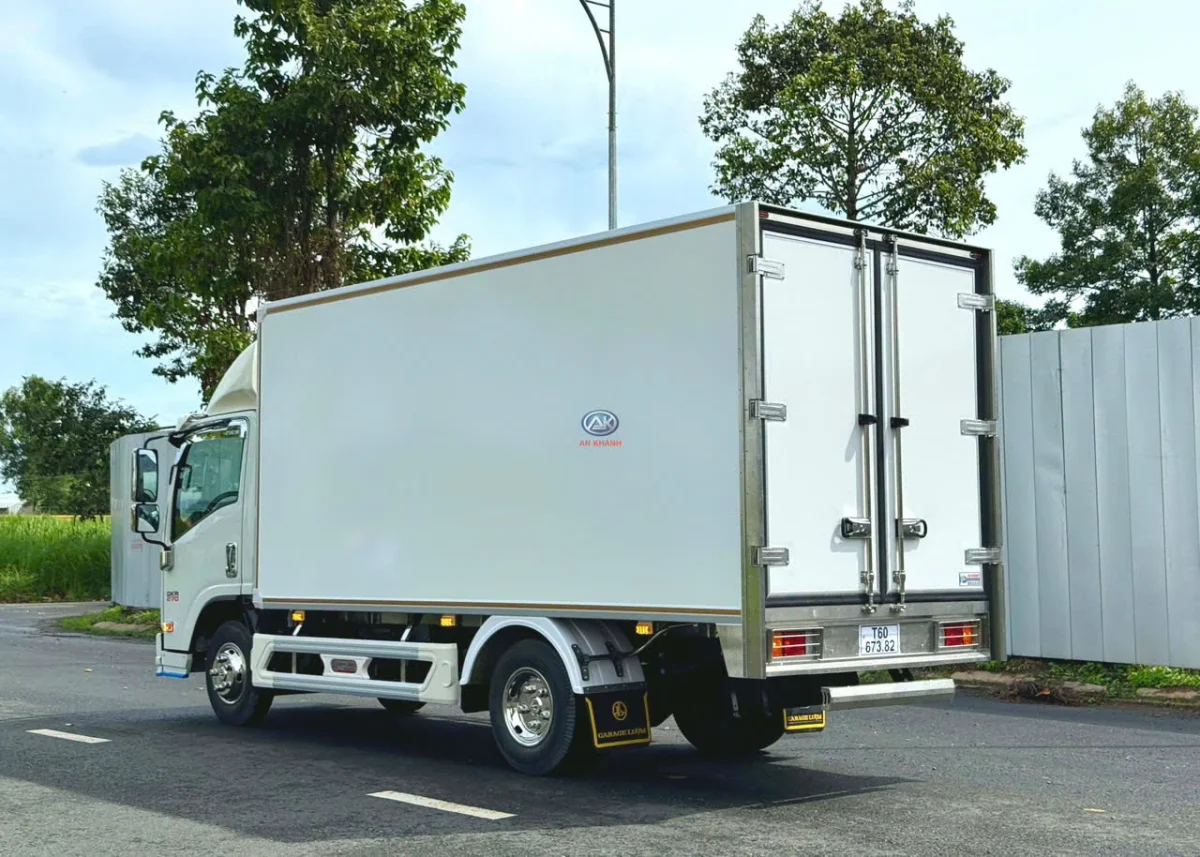 ISUZU QKR 270 THÙNG KÍN COPOSITE GARAGE LƯỢM Ngoại thất 3