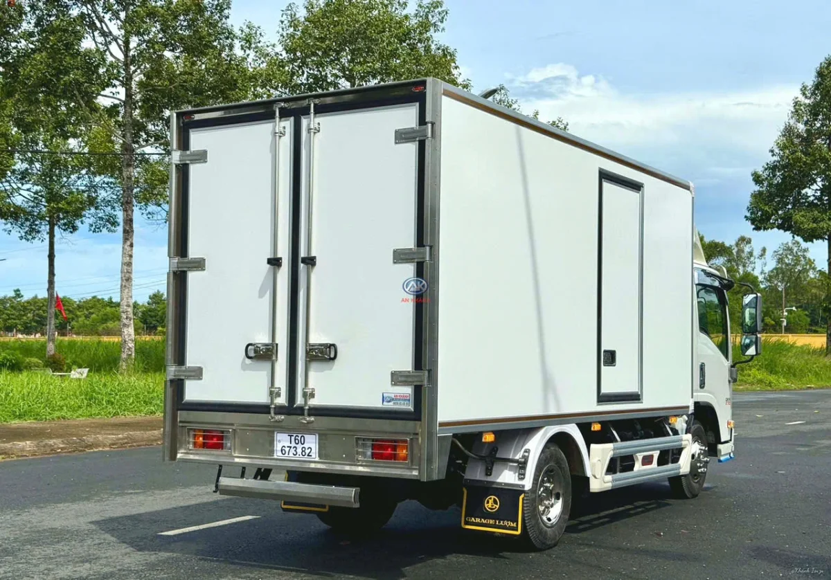 ISUZU QKR 270 THÙNG KÍN COPOSITE GARAGE LƯỢM Ngoại thất 5