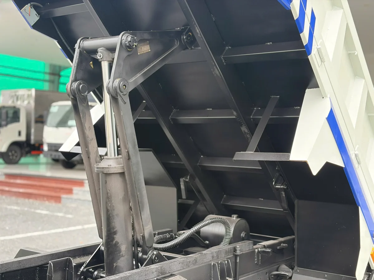 ISUZU QKR 230 THÙNG BEN Ngoại thất 11