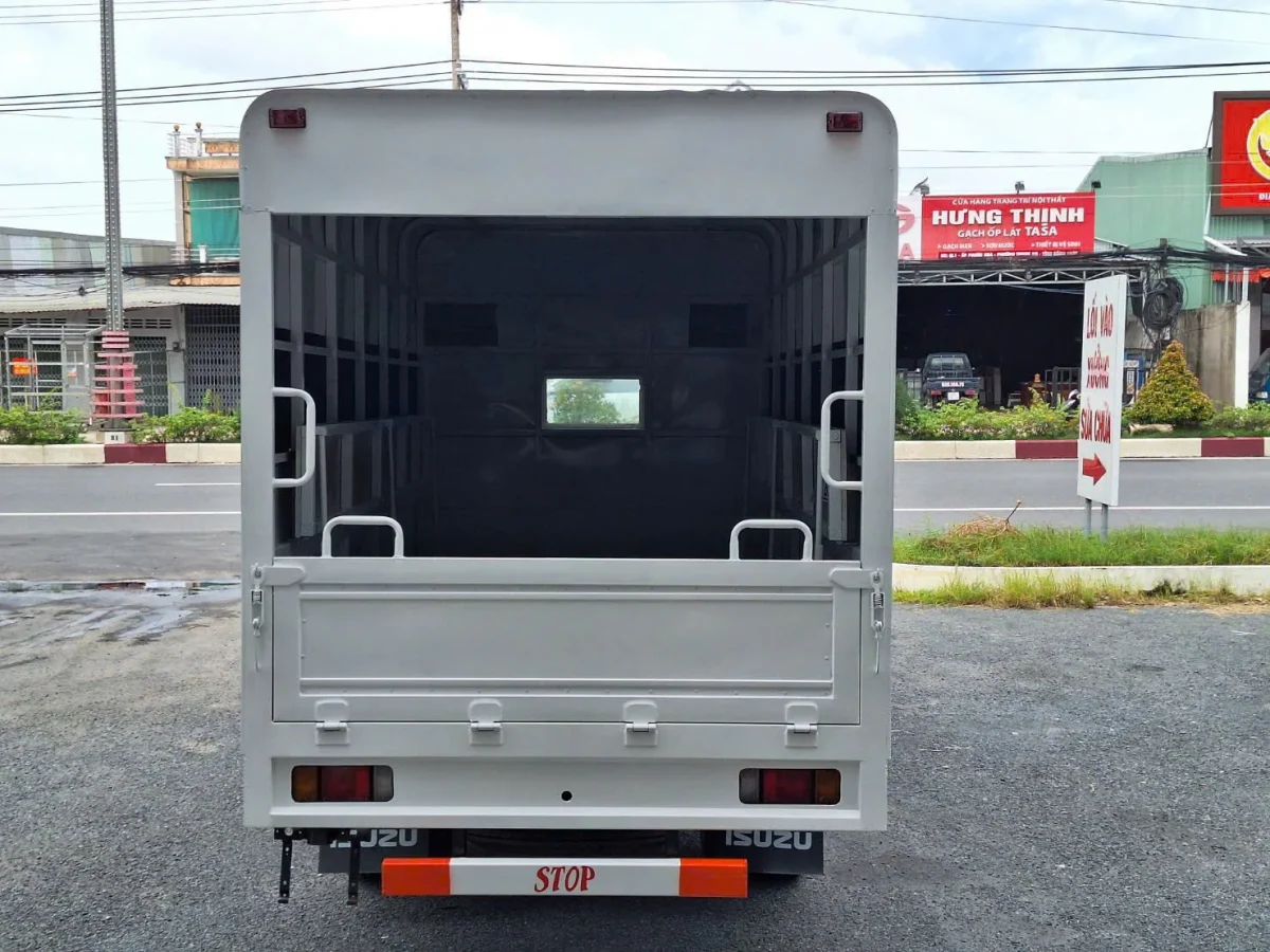 Xe Tải Isuzu QKR 210 Tập Lái Hạng C1 Cabin Vuông Euro 5 Ngoại thất 7