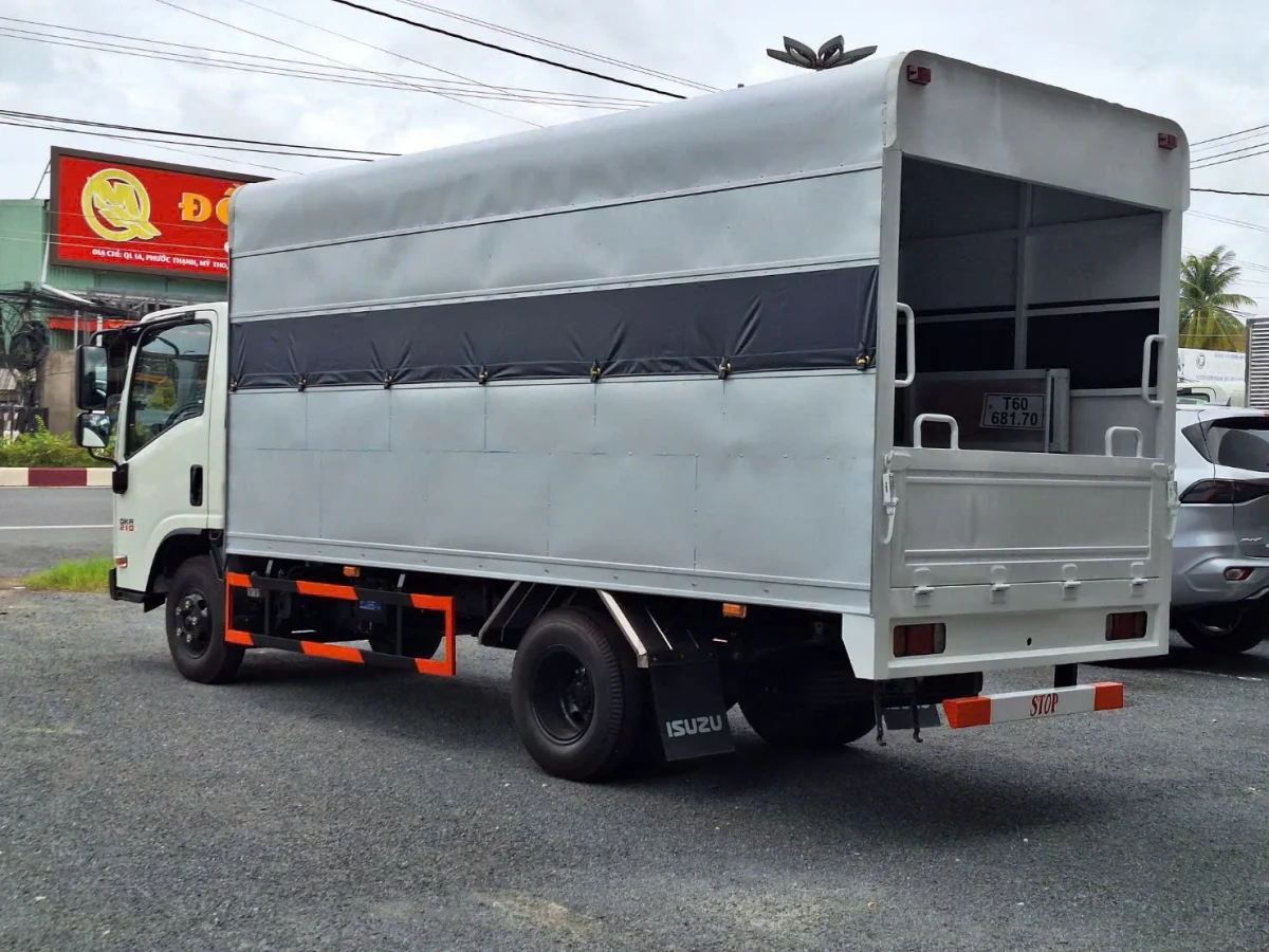 Xe Tải Isuzu QKR 210 Tập Lái Hạng C1 Cabin Vuông Euro 5 Ngoại thất 6