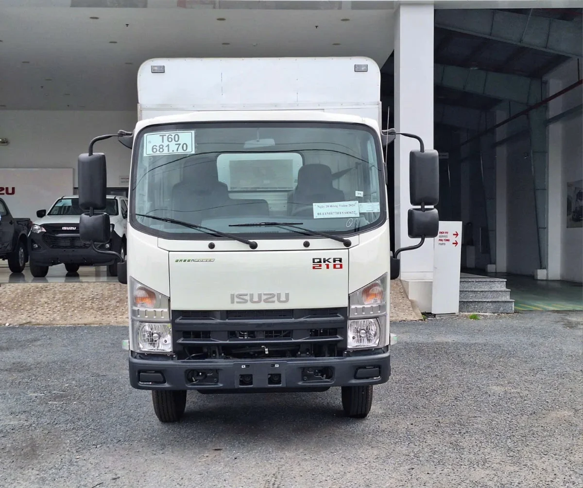 Xe Tải Isuzu QKR 210 Tập Lái Hạng C1 Cabin Vuông Euro 5 Ngoại thất 1